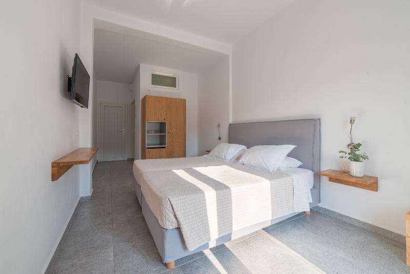 Vienoula's Garden Hotel 4*